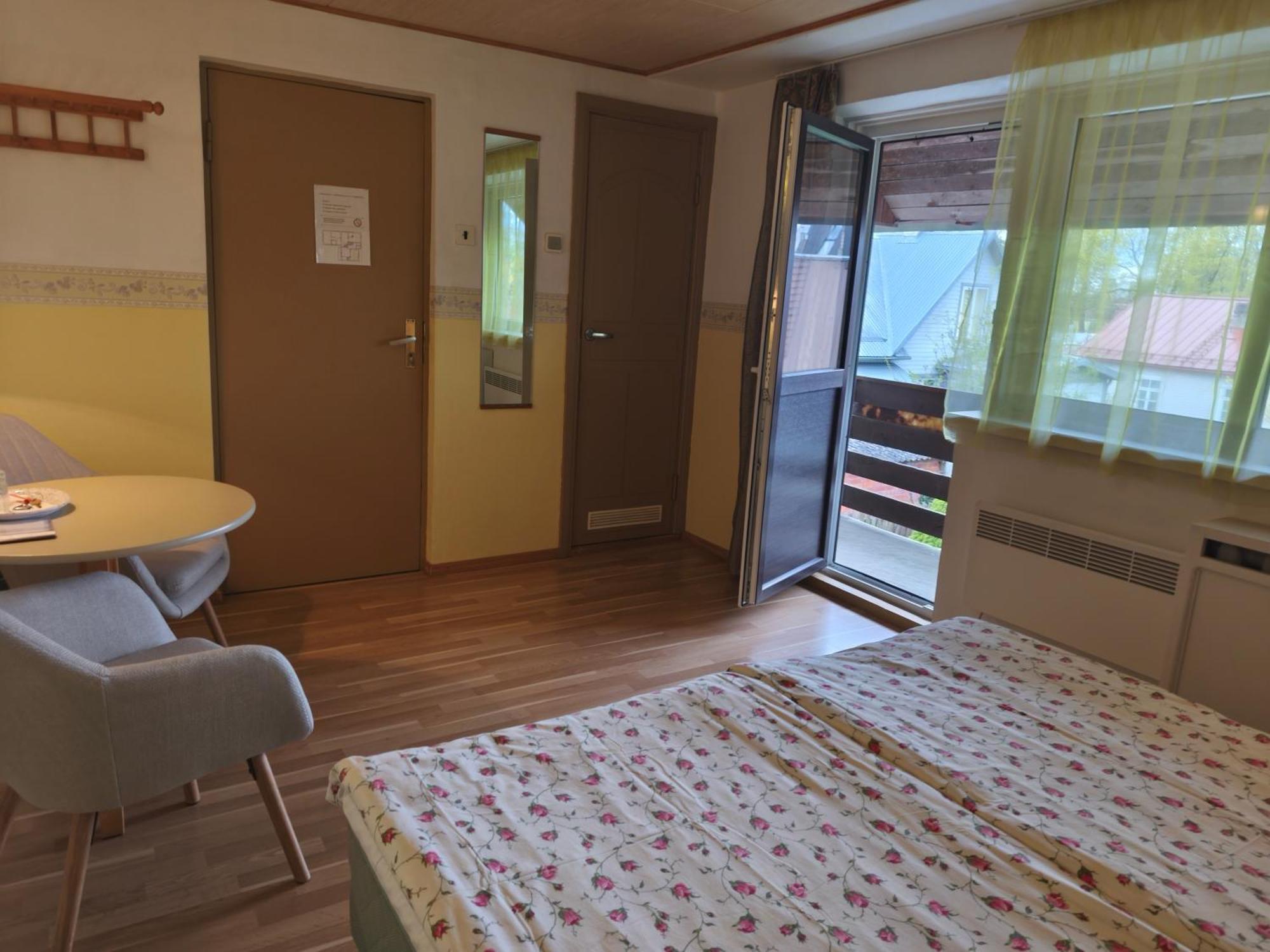 Paerna Guesthouse & Apartments Kuressaare Dış mekan fotoğraf